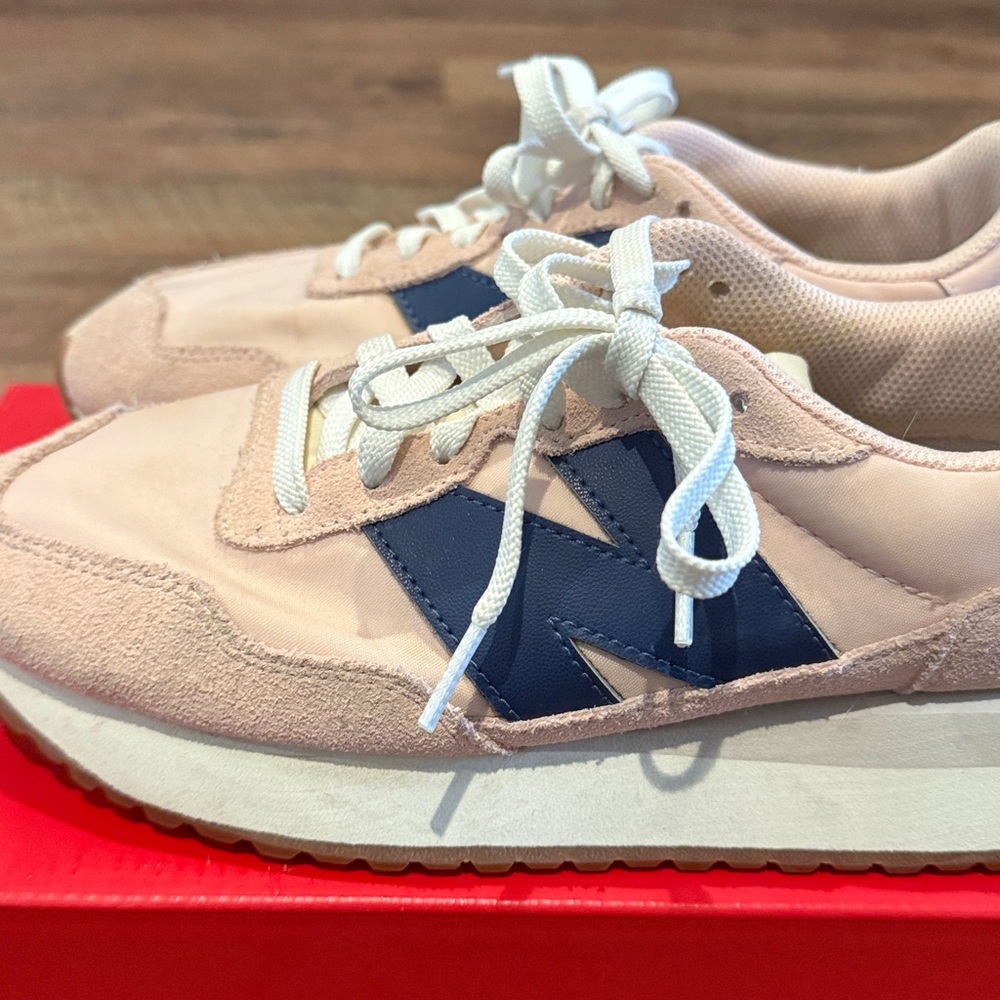 WOMENS NEW BALANCE 237 SNEAKER EUC SIZE 9 - Picture 5 of 7
